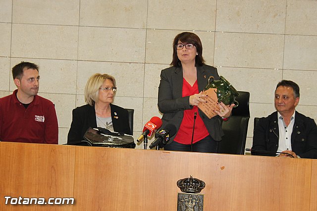 Acto institucional de hermanamiento de las hermandades de Jesús en el Calvario y el Santísimo Cristo del Calvario de Almassora - 136