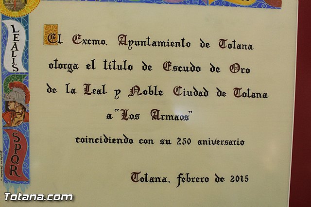 Libro, bandera, preg�n y Escudo de Oro. 250 aniversario 