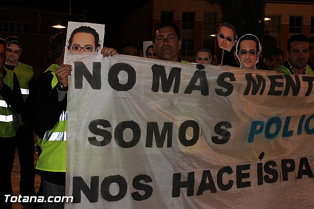 Manifestación de la Policía Local frente al Consejero de Presidencia y autoridades municipales (Miércoles Santo) - 3 Manifestación de la Policía Local frente al Consejero de Presidencia y autoridades municipales (Miércoles Santo) - 3